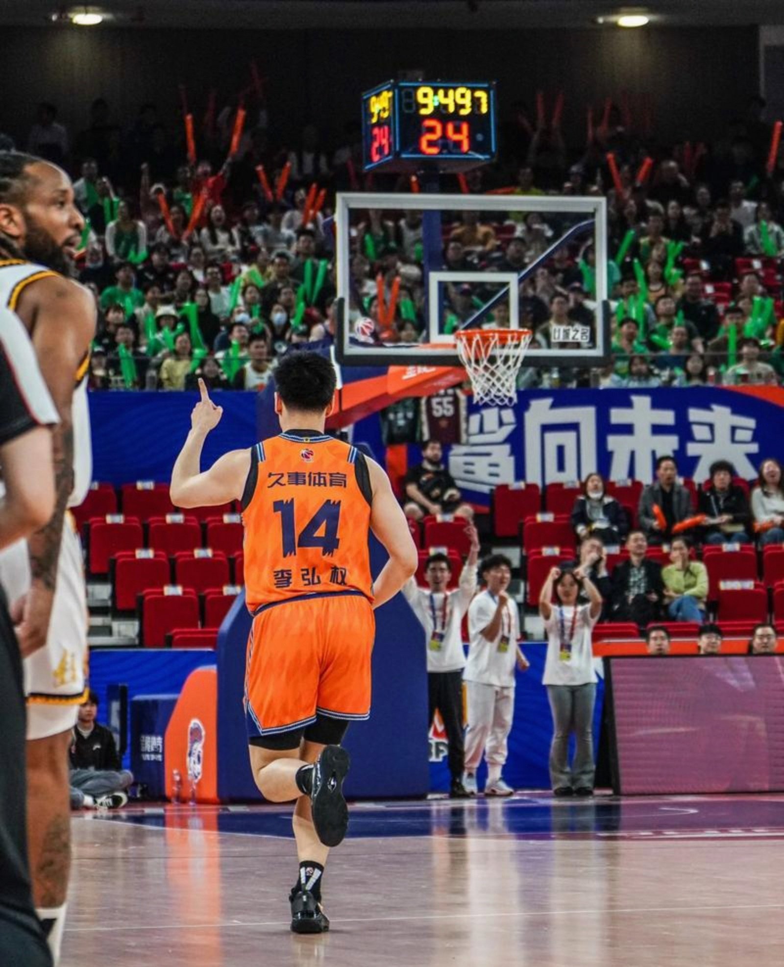 关键时刻社区盾焦点战；深圳男篮远射贴柱；信心回归；纪律约束更严格(深圳新闻广播深圳民心桥节目直播)