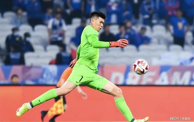 转会期上海申花调整名单以备欧冠，主帅复盘环节打磨，震撼外界，赛季目标并未改变的简单介绍